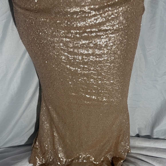 Bari Jay Gold Sequin Gown Size 2 – Cap Sleeve V-Neck - Picture 7 of 9